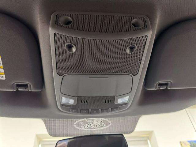 Photo of 2019 Oxford White Ford F-250