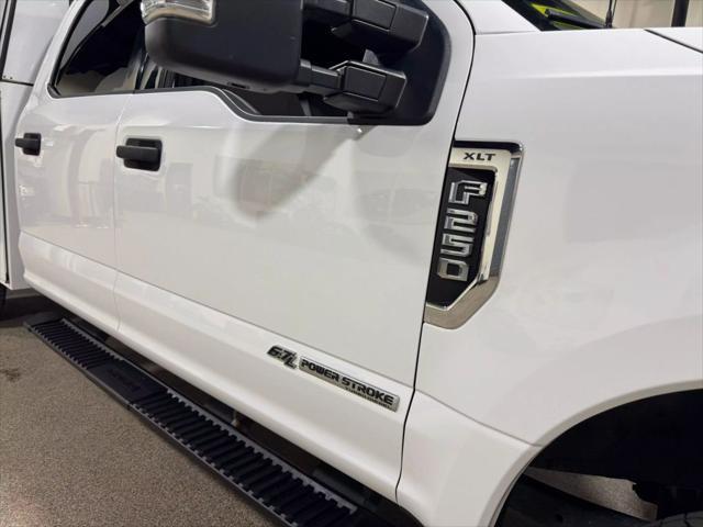 Photo of 2019 Oxford White Ford F-250