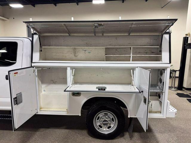 Photo of 2019 Oxford White Ford F-250