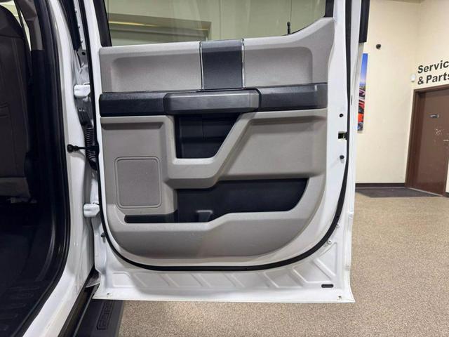 Photo of 2019 Oxford White Ford F-250