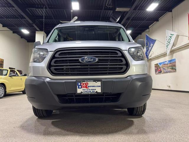 Photo of 2015 Silver Ford Transit-350