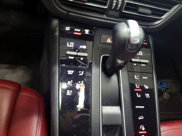 Photo of 2022 Black Porsche Macan