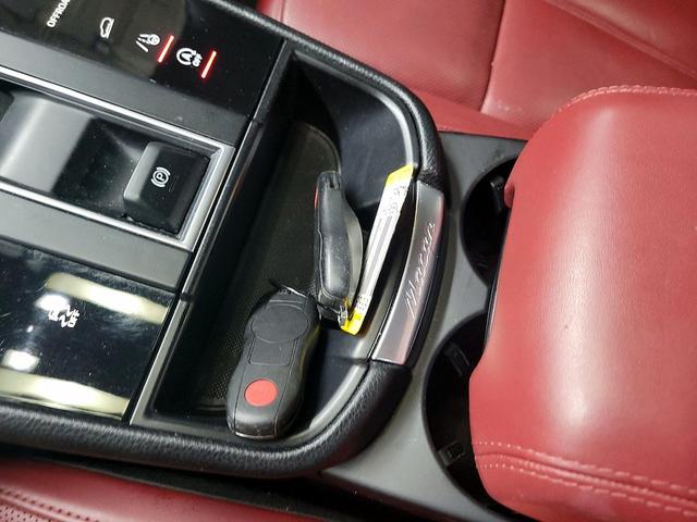 Photo of 2022 Black Porsche Macan