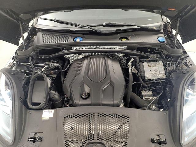 Photo of 2022 Black Porsche Macan