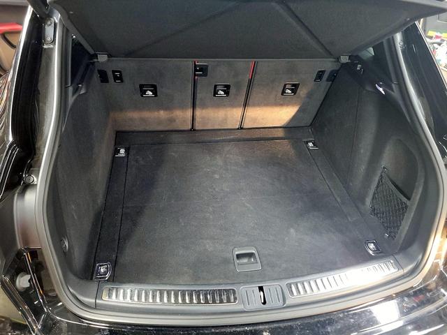 Photo of 2022 Black Porsche Macan