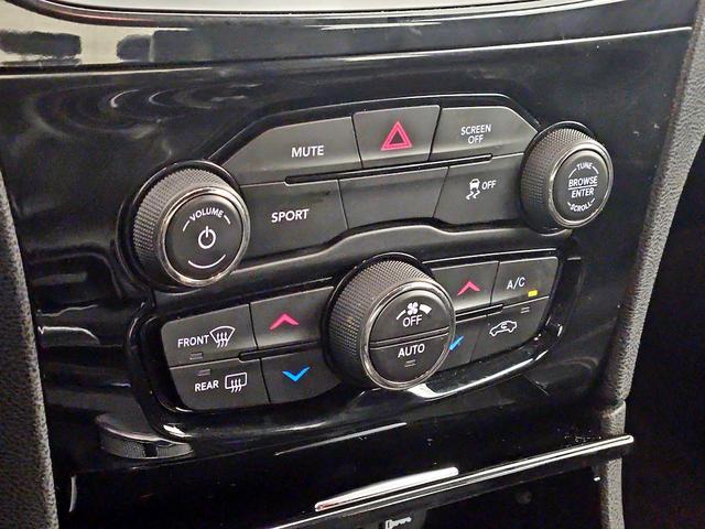 Photo of 2019 Gray Chrysler 300