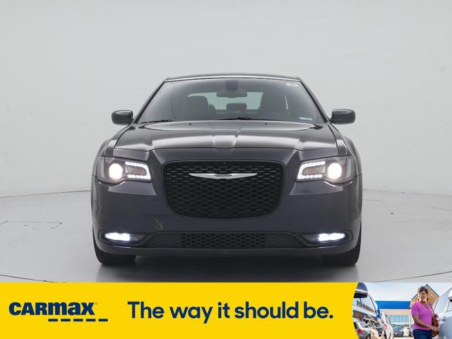 Photo of 2019 Gray Chrysler 300