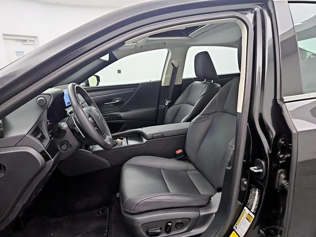 Photo of 2023 Black Lexus ES 350