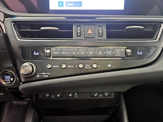 Photo of 2023 Black Lexus ES 350