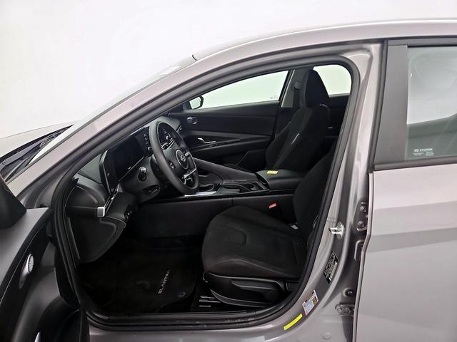 Photo of 2022 Gray Hyundai ELANTRA