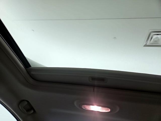 Photo of 2015 White Chevrolet Impala Limited