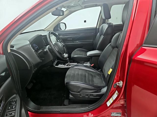 Photo of 2020 Red Mitsubishi Outlander
