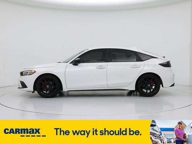 Photo of 2022 White Honda Civic