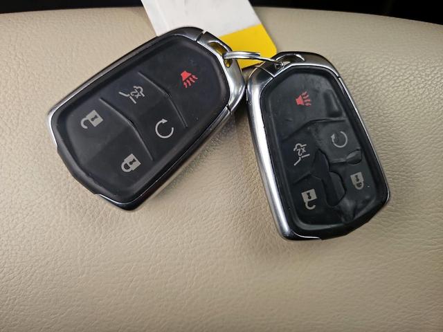 Photo of 2018 White Cadillac XT5