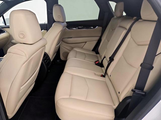 Photo of 2018 White Cadillac XT5