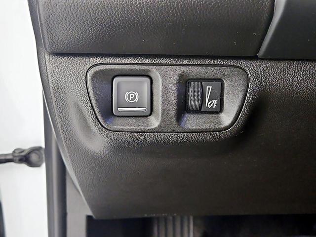 Photo of 2021 White GMC Acadia