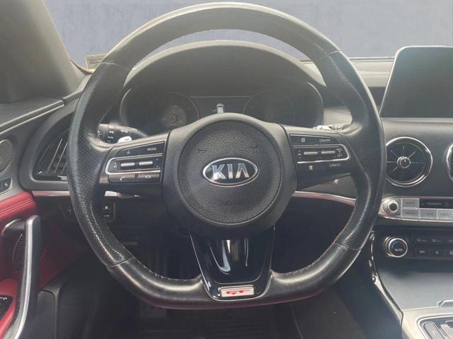 Photo of 2020 Snow White Pearl Kia Stinger
