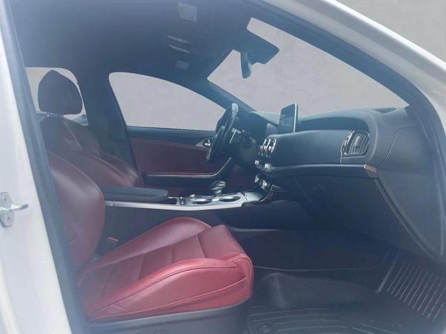Photo of 2020 Snow White Pearl Kia Stinger