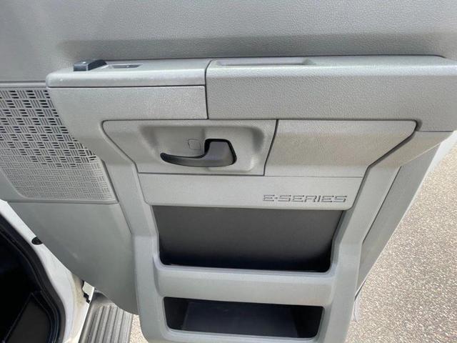 Photo of 2012 Oxford White Ford E350 Super Duty