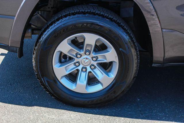 Photo of 2019 Diamond Black Crystal Pearlcoat RAM 1500
