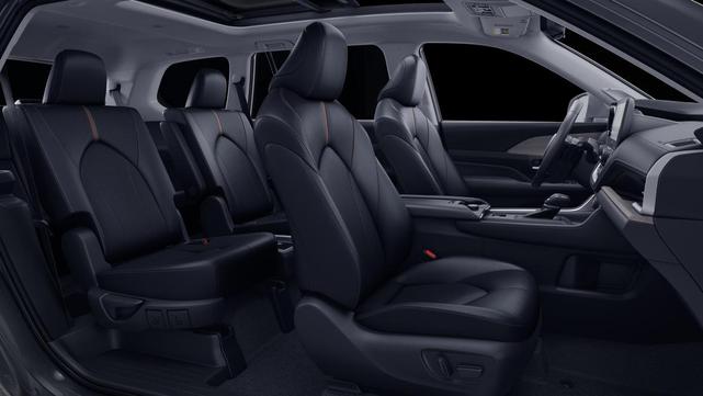 Photo of 2025 White Toyota Grand Highlander