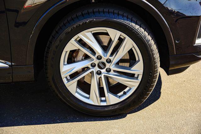 Photo of 2021 Black Audi Q7