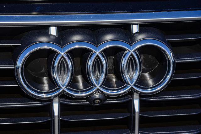 Photo of 2021 Black Audi Q7