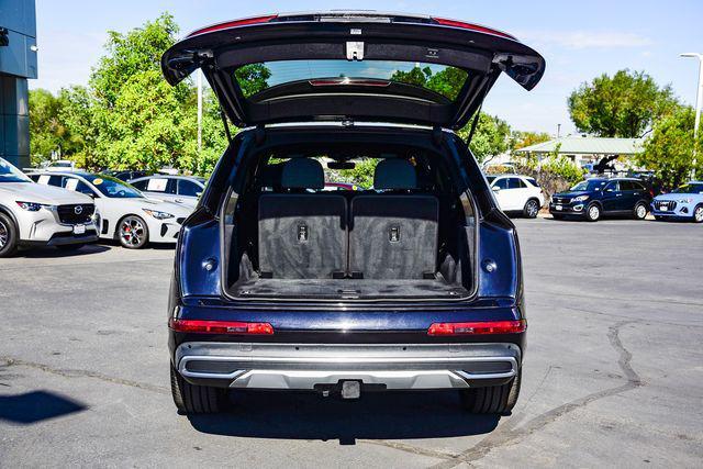 Photo of 2021 Black Audi Q7