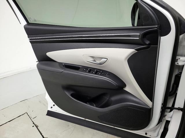 Photo of 2024 White Hyundai TUCSON