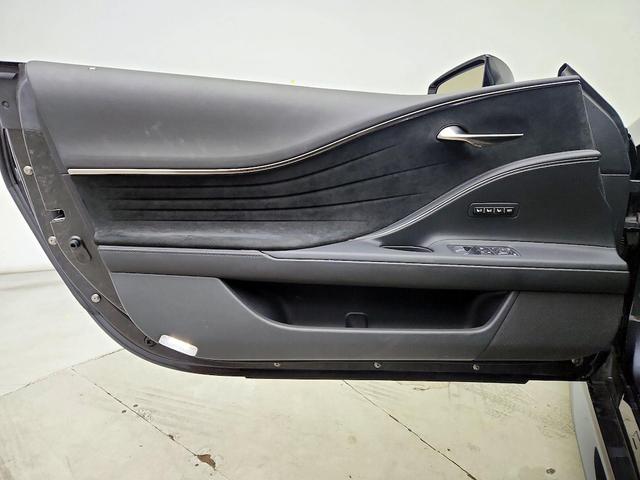 Photo of 2021 Gray Lexus LC 500