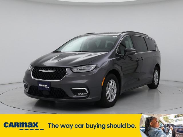 Photo of 2022 Gray Chrysler Pacifica