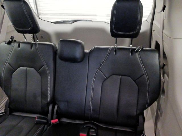 Photo of 2022 Gray Chrysler Pacifica
