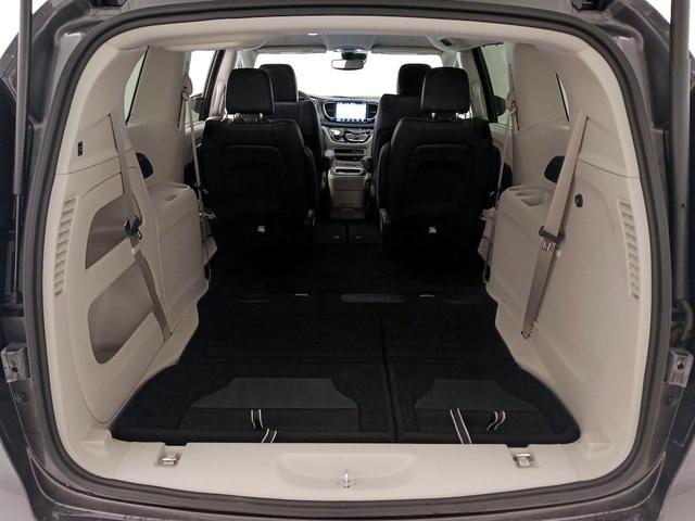 Photo of 2022 Gray Chrysler Pacifica