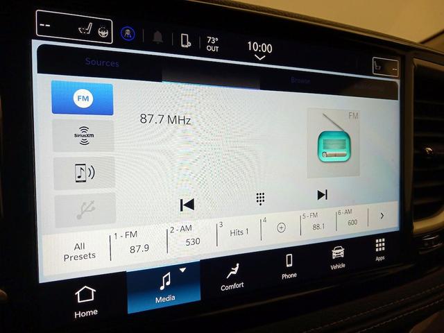 Photo of 2022 Gray Chrysler Pacifica