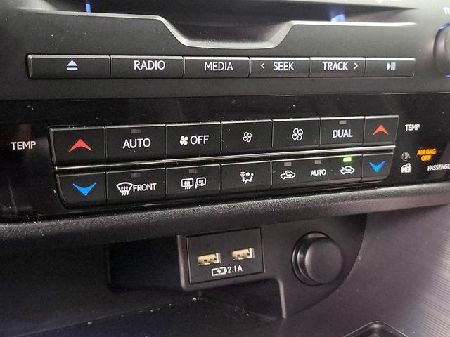 Photo of 2022 White Lexus RX 350