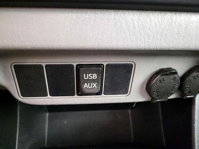 Photo of 2015 White Toyota Tacoma