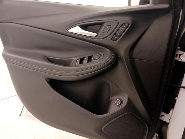Photo of 2020 White Buick Encore GX