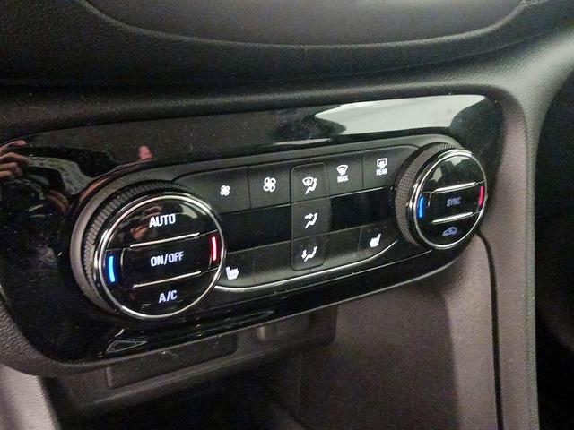 Photo of 2020 White Buick Encore GX