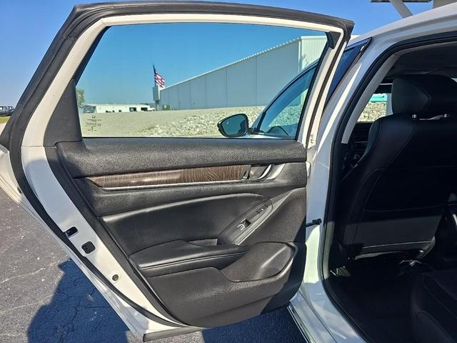 Photo of 2018 Platinum White Pearl Honda Accord
