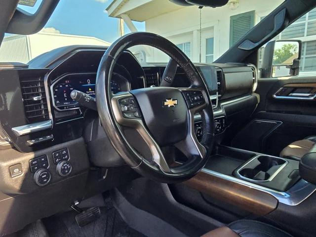 Photo of 2024 Iridescent Pearl Tricoat Chevrolet Silverado 3500