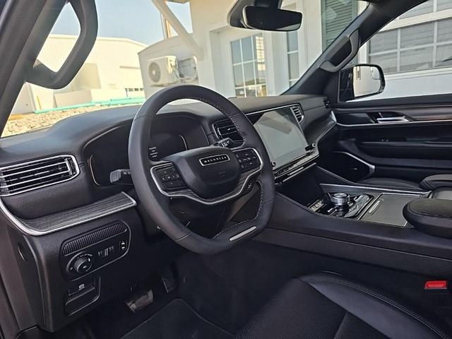 Photo of 2024 Diamond Black Crystal Pearlcoat Jeep Wagoneer L