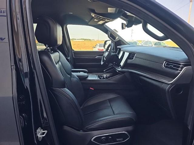 Photo of 2024 Diamond Black Crystal Pearlcoat Jeep Wagoneer L