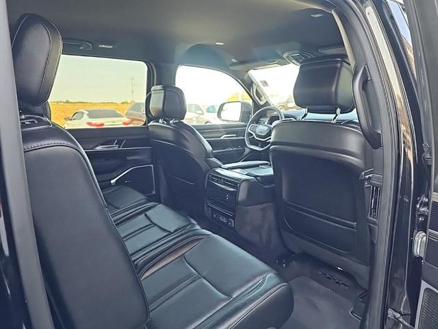 Photo of 2024 Diamond Black Crystal Pearlcoat Jeep Wagoneer L
