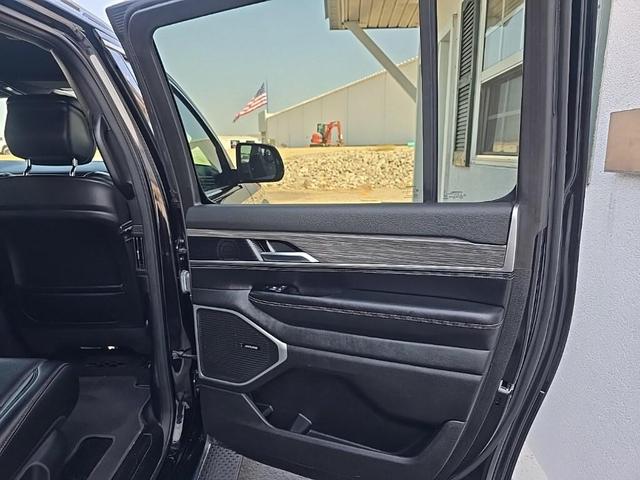 Photo of 2024 Diamond Black Crystal Pearlcoat Jeep Wagoneer L