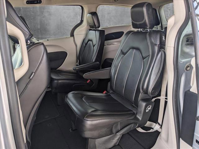 Photo of 2023 Silver Mist Clearcoat Chrysler Pacifica