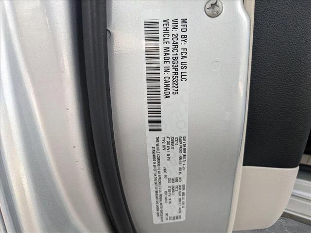 Photo of 2023 Silver Mist Clearcoat Chrysler Pacifica