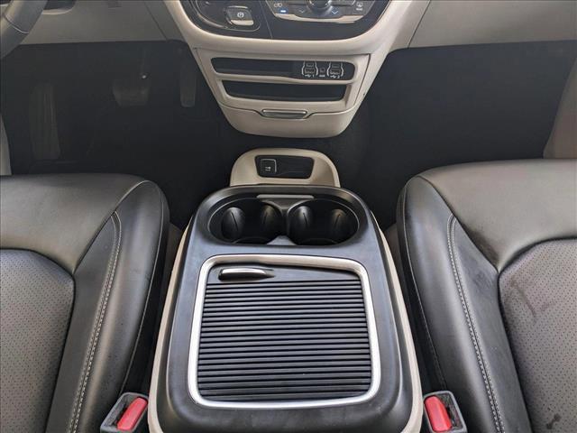 Photo of 2023 Silver Mist Clearcoat Chrysler Pacifica