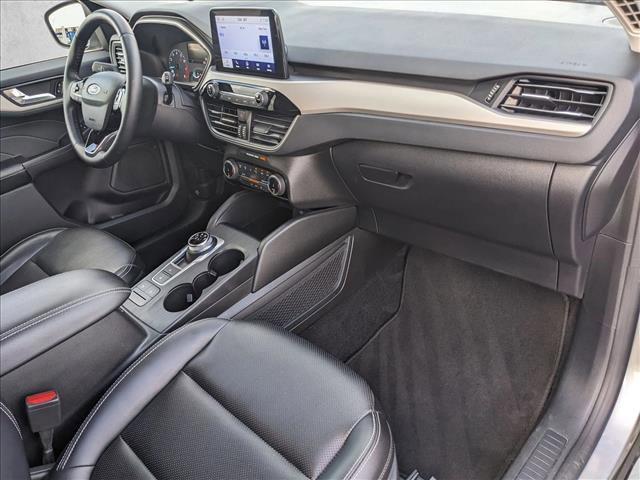 Photo of 2022 Iconic Silver Metallic Ford Escape