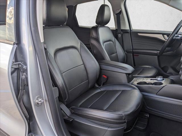 Photo of 2022 Iconic Silver Metallic Ford Escape