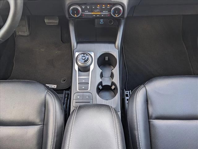Photo of 2022 Iconic Silver Metallic Ford Escape